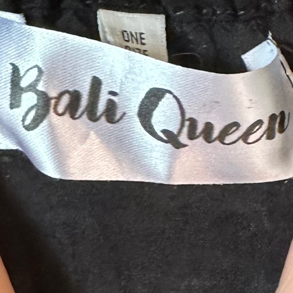 Bali Queen Bell sleeve tunic flow fit and embroidered embellishments - Picture 4 of 12